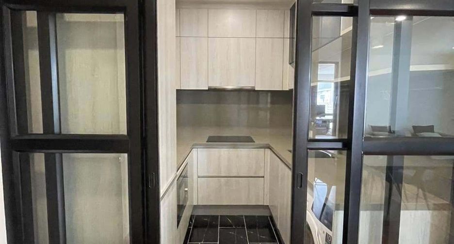 For sale 3 bedrooms condo in Khlong Toei, Bangkok