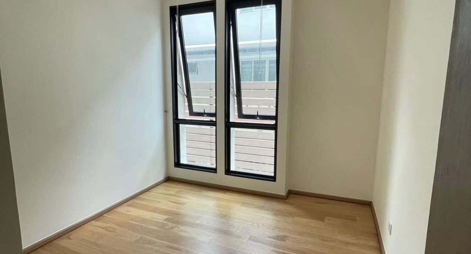For sale 3 bedrooms condo in Khlong Toei, Bangkok
