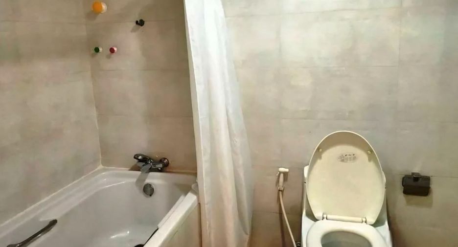 For rent 3 bedrooms condo in Watthana, Bangkok