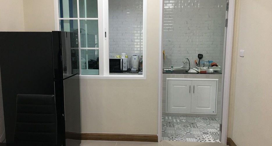 For sale 4 bedrooms townhouse in Mueang Samut Prakan, Samut Prakan