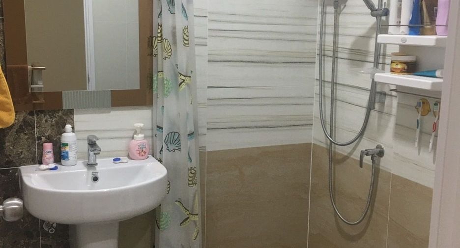 For sale 4 bedrooms townhouse in Mueang Samut Prakan, Samut Prakan