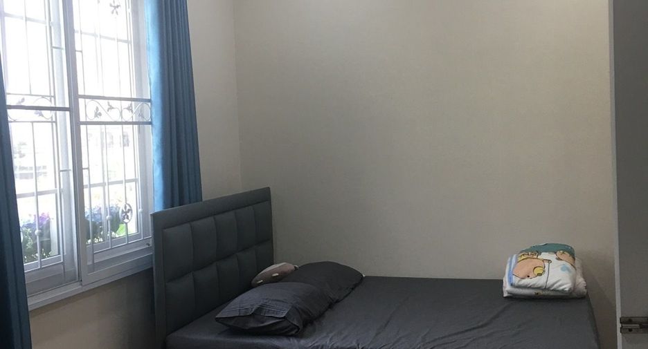 For sale 4 bedrooms townhouse in Mueang Samut Prakan, Samut Prakan