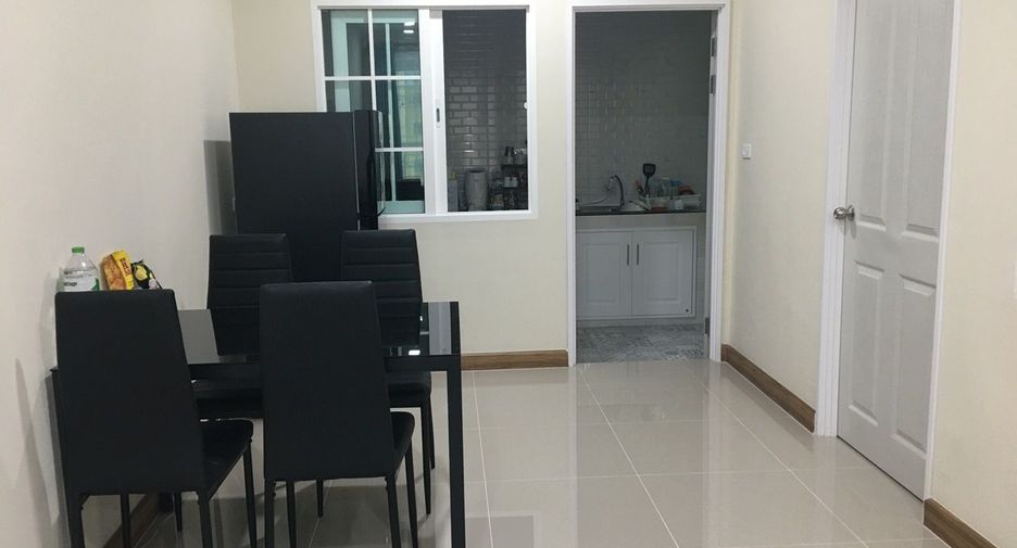 For sale 4 bedrooms townhouse in Mueang Samut Prakan, Samut Prakan