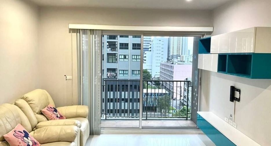 For rent 2 bedrooms condo in Khlong San, Bangkok