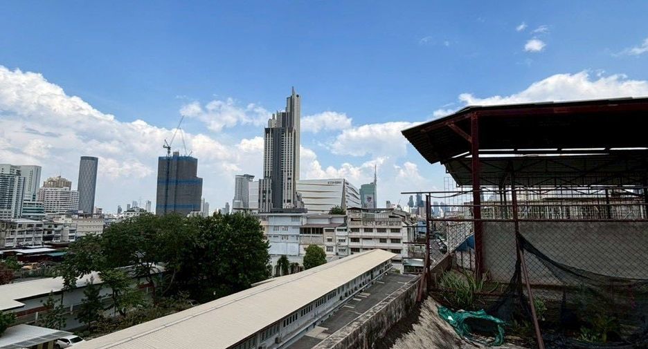 Casa adosada en venta de 6 habitaciones en Khlong San, Bangkok