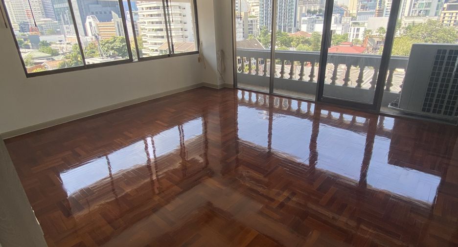 For rent 3 bedrooms apartment in Watthana, Bangkok