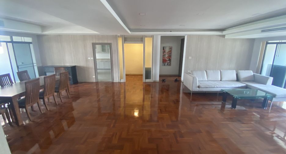 For rent 3 bedrooms apartment in Watthana, Bangkok