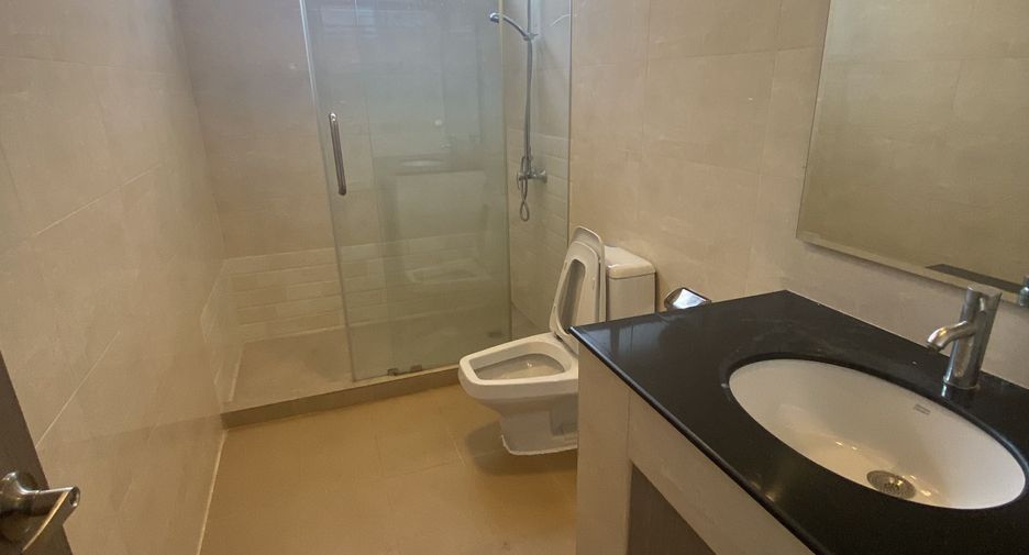 For rent 3 bedrooms apartment in Watthana, Bangkok