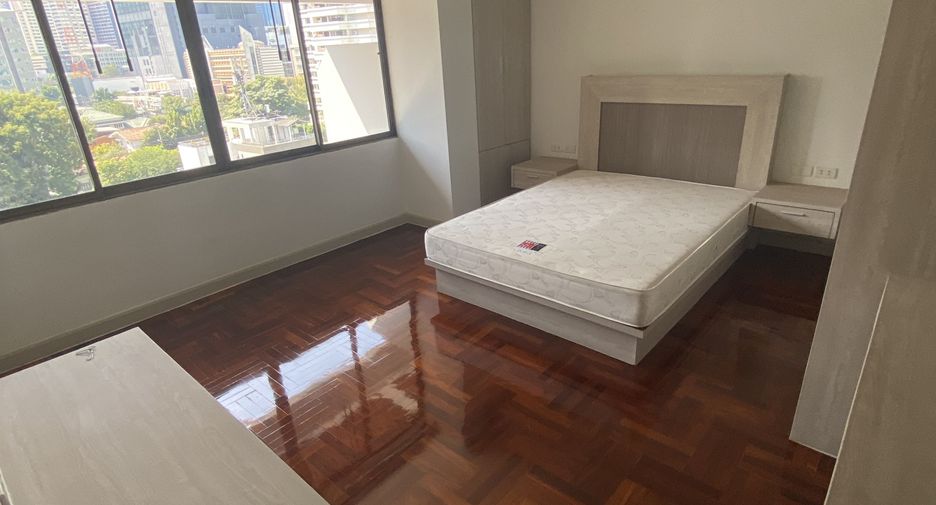 For rent 3 bedrooms apartment in Watthana, Bangkok