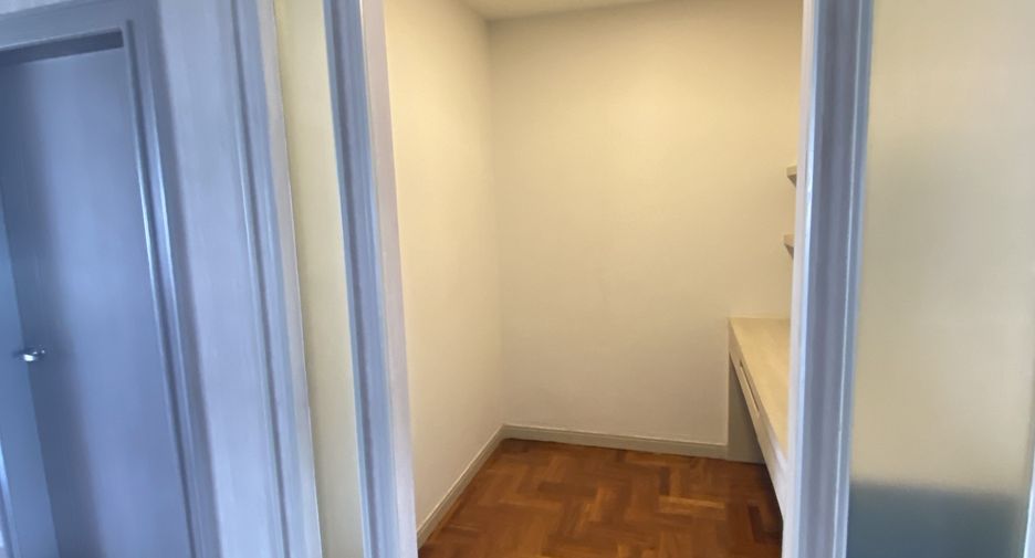 For rent 3 bedrooms apartment in Watthana, Bangkok
