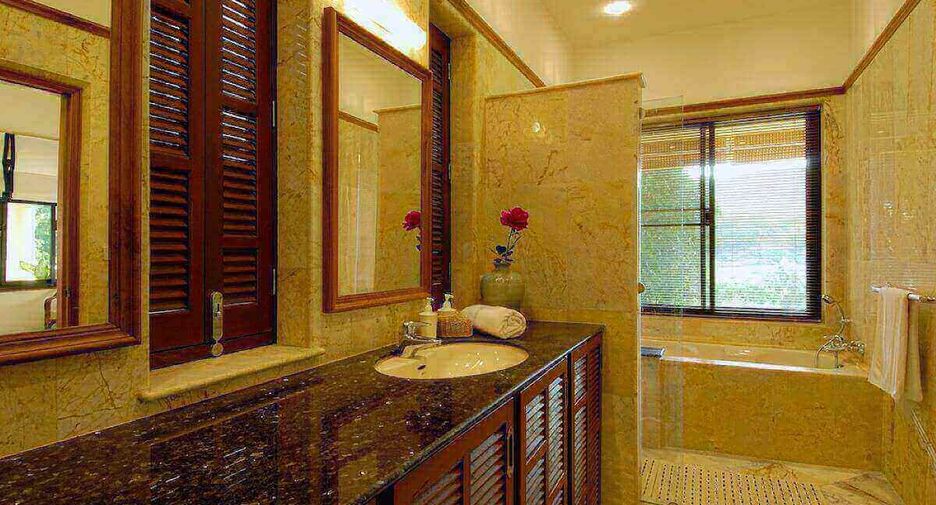 For sale 6 bedrooms villa in Mueang Phuket, Phuket