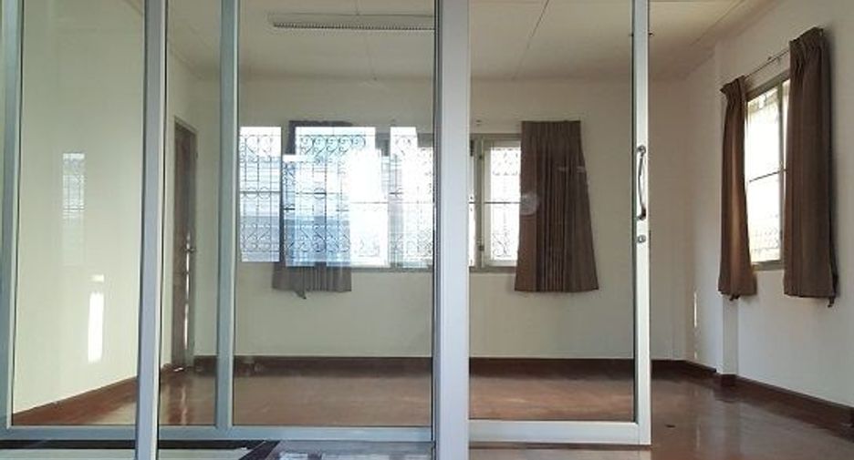 出租 3 卧室 独立屋 在 Chatuchak, 曼谷