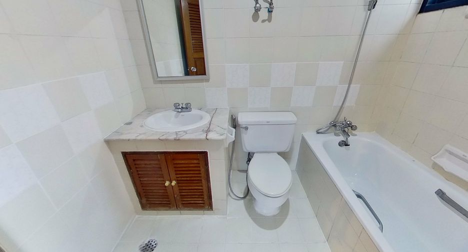 For sale 4 bedrooms condo in Watthana, Bangkok