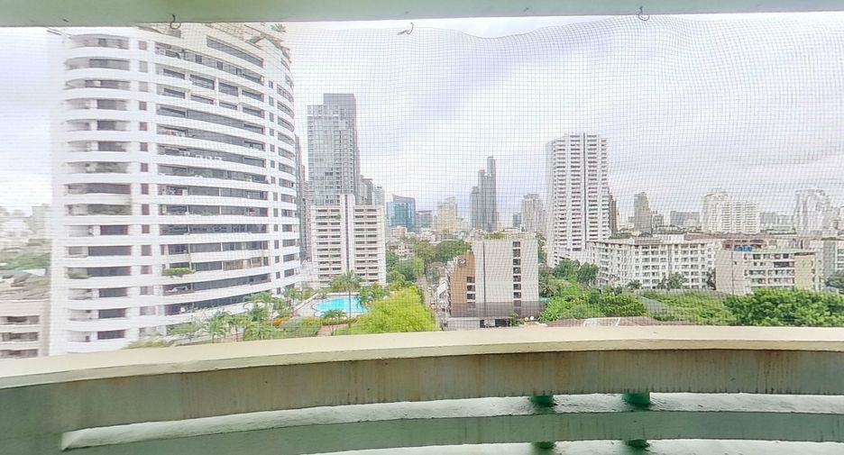 For sale 4 bedrooms condo in Watthana, Bangkok