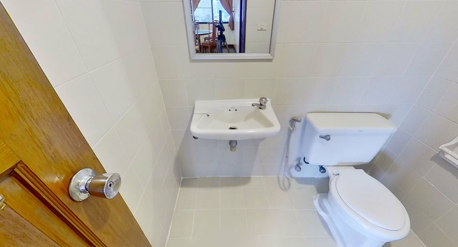For sale 4 bedrooms condo in Watthana, Bangkok