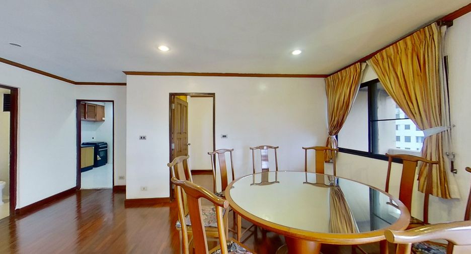 For sale 4 bedrooms condo in Watthana, Bangkok
