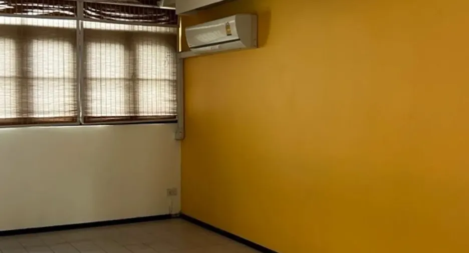 For sale 4 bedrooms townhouse in Pathum Wan, Bangkok