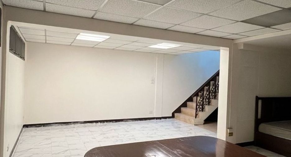 For sale 4 bedrooms townhouse in Pathum Wan, Bangkok