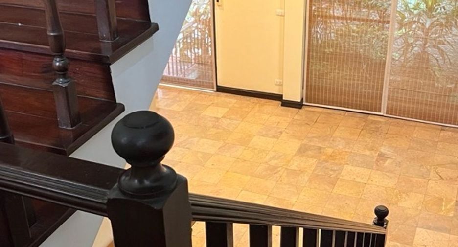 For sale 4 bedrooms townhouse in Pathum Wan, Bangkok