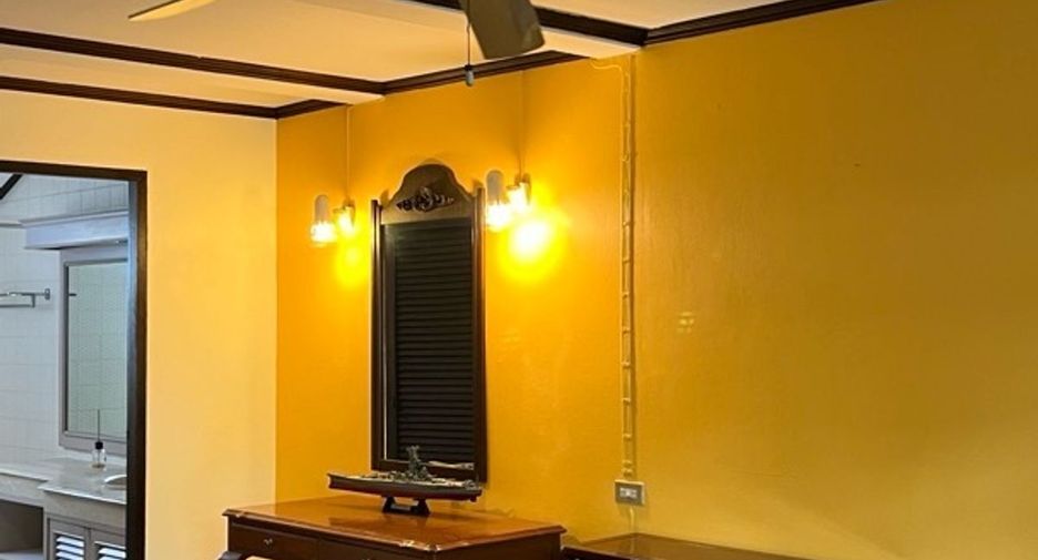 For sale 4 bedrooms townhouse in Pathum Wan, Bangkok