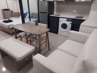 Wohnung zur Miete mit 1 Zimmer in Huai Khwang, Bangkok