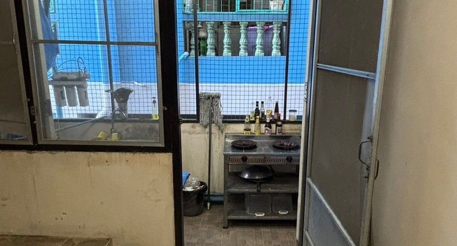 For sale 2 bedrooms retail Space in Phra Pradaeng, Samut Prakan