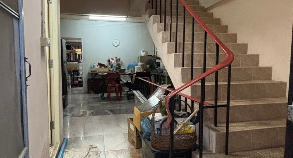 For sale 2 bedrooms retail Space in Phra Pradaeng, Samut Prakan