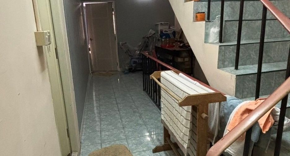 For sale 2 bedrooms retail Space in Phra Pradaeng, Samut Prakan