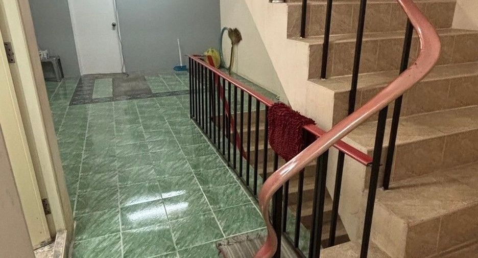 For sale 2 bedrooms retail Space in Phra Pradaeng, Samut Prakan