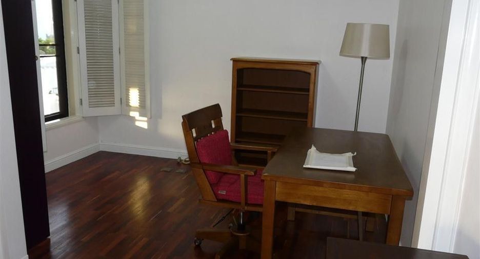 For rent 3 bedrooms condo in Sathon, Bangkok
