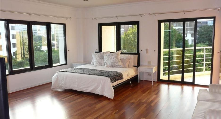 For rent 3 bedrooms condo in Sathon, Bangkok