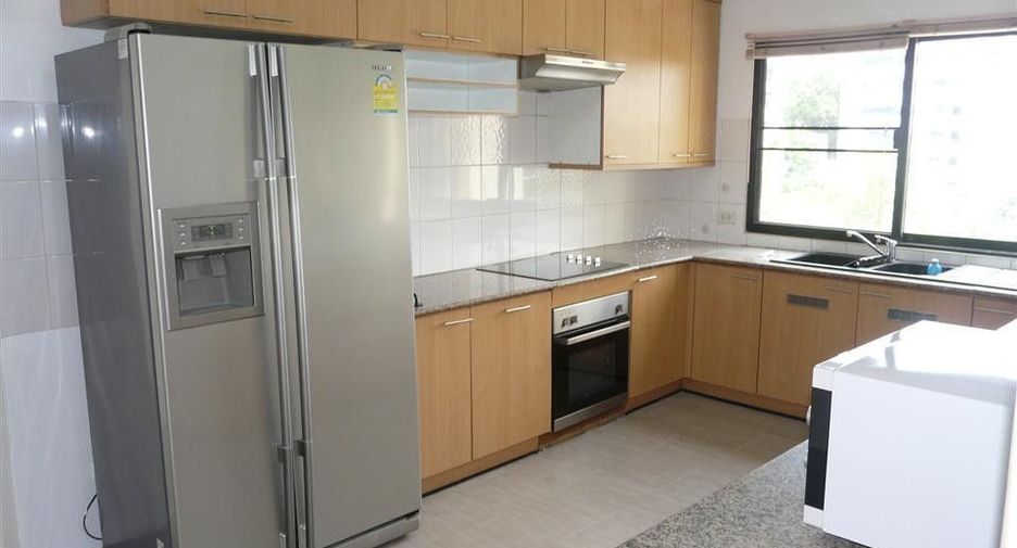 For rent 3 bedrooms condo in Sathon, Bangkok