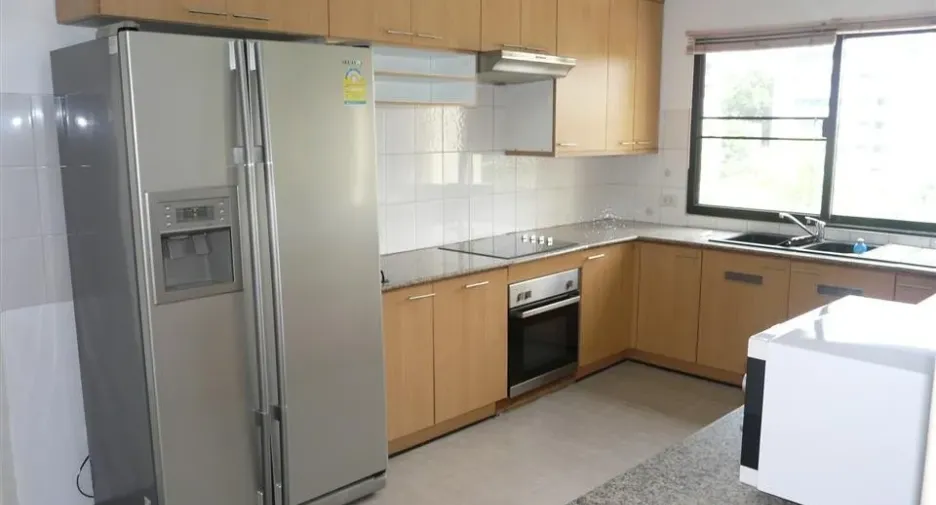 For rent 3 bedrooms condo in Sathon, Bangkok
