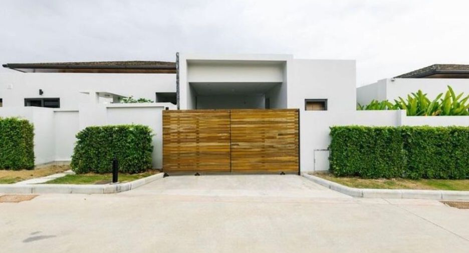 For sale 3 bedrooms villa in Thalang, Phuket