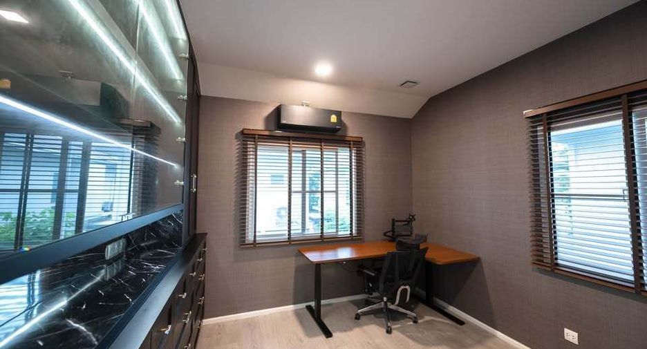 Casa en venta y en alquiler de 4 habitaciones en Prawet, Bangkok