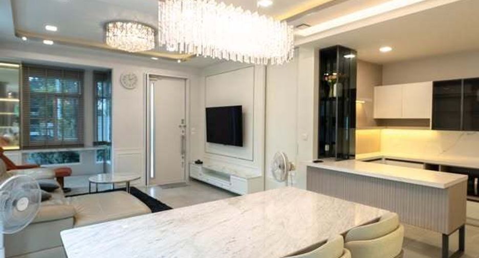 Casa en venta y en alquiler de 4 habitaciones en Prawet, Bangkok