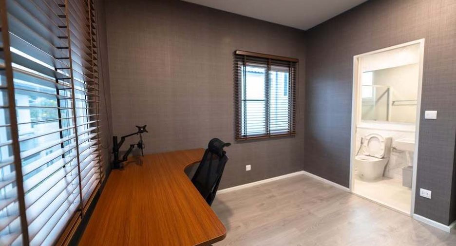 Casa en venta y en alquiler de 4 habitaciones en Prawet, Bangkok