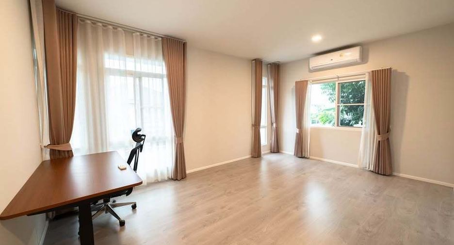 Casa en venta y en alquiler de 4 habitaciones en Prawet, Bangkok