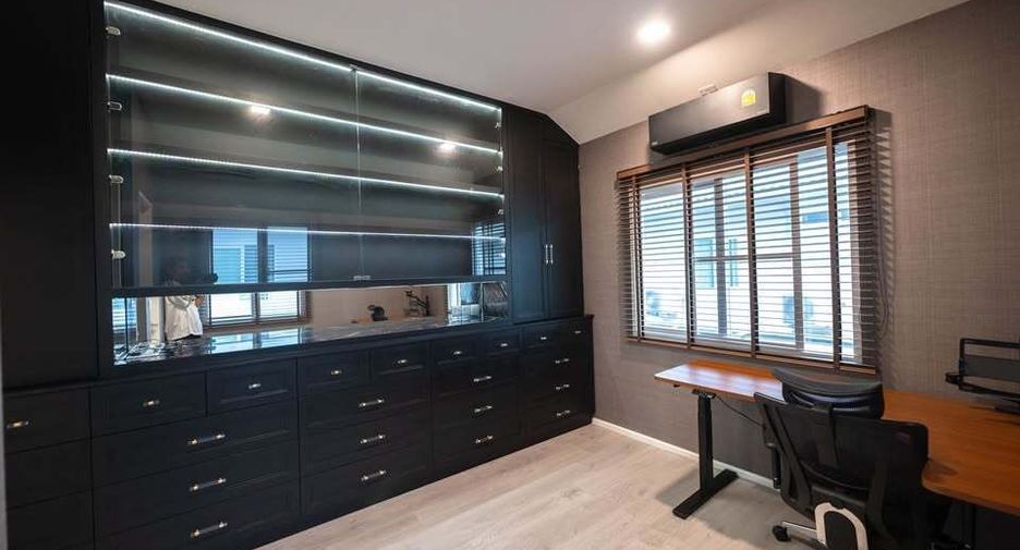Casa en venta y en alquiler de 4 habitaciones en Prawet, Bangkok