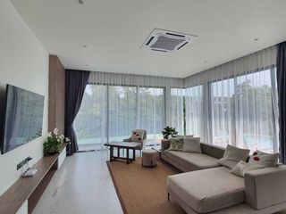 For rent 4 bedrooms villa in Mueang Phuket, Phuket