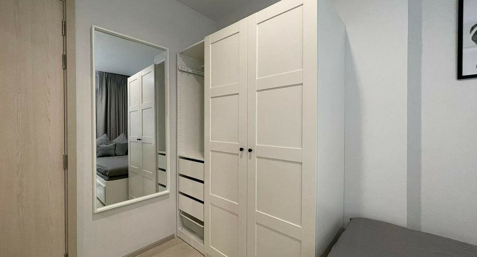 For rent 2 bedrooms condo in Pathum Wan, Bangkok
