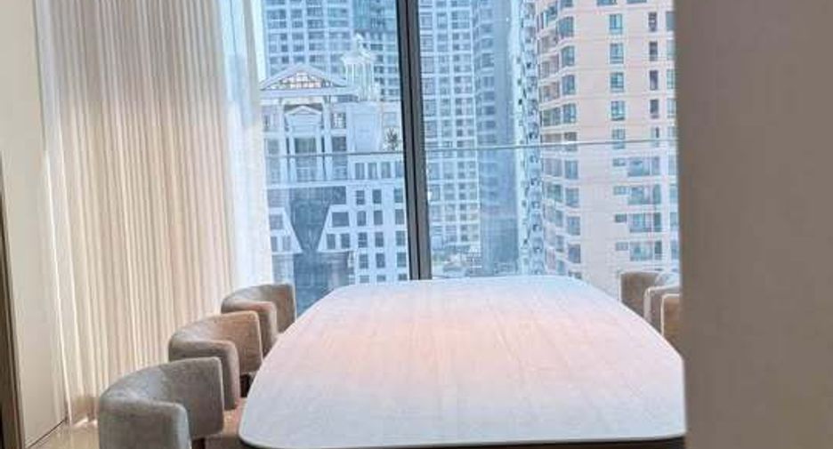 For rent 2 bedrooms condo in Pathum Wan, Bangkok