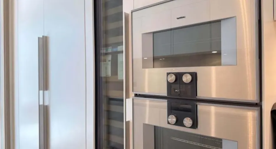 For rent 2 bedrooms condo in Pathum Wan, Bangkok