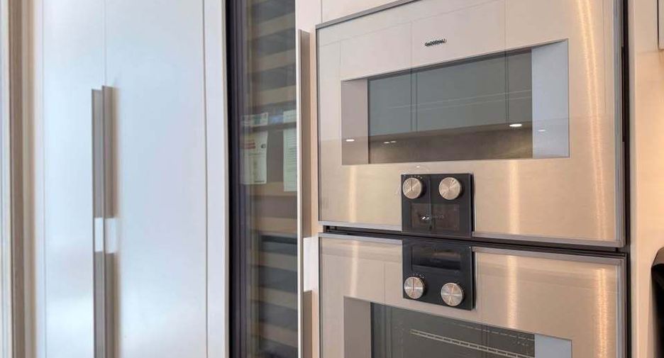 For rent 2 bedrooms condo in Pathum Wan, Bangkok