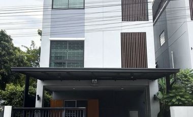 For rent 4 bedrooms house in Wang Thonglang, Bangkok