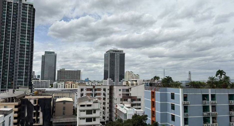 À vendre 2 chambres condo à Huai Khwang, Bangkok