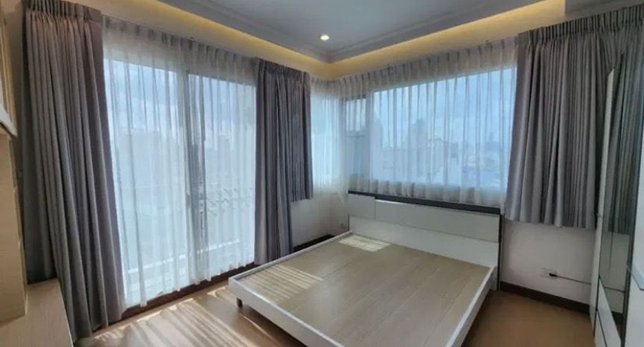 For rent 2 bedrooms condo in Ratchathewi, Bangkok