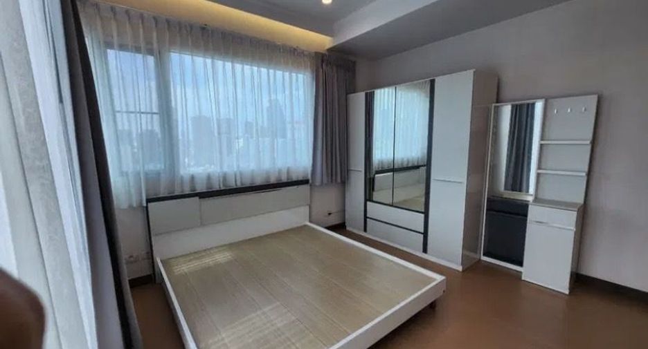 For rent 2 bedrooms condo in Ratchathewi, Bangkok