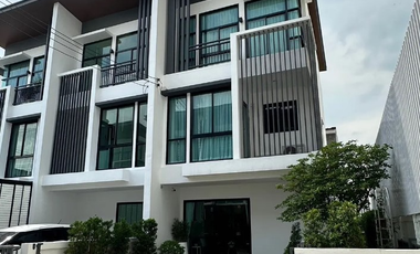 Reihenhaus zum Kauf mit 3 Zimmer in Lat Phrao, Bangkok