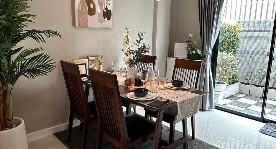 For sale 3 bedrooms townhouse in Lat Phrao, Bangkok